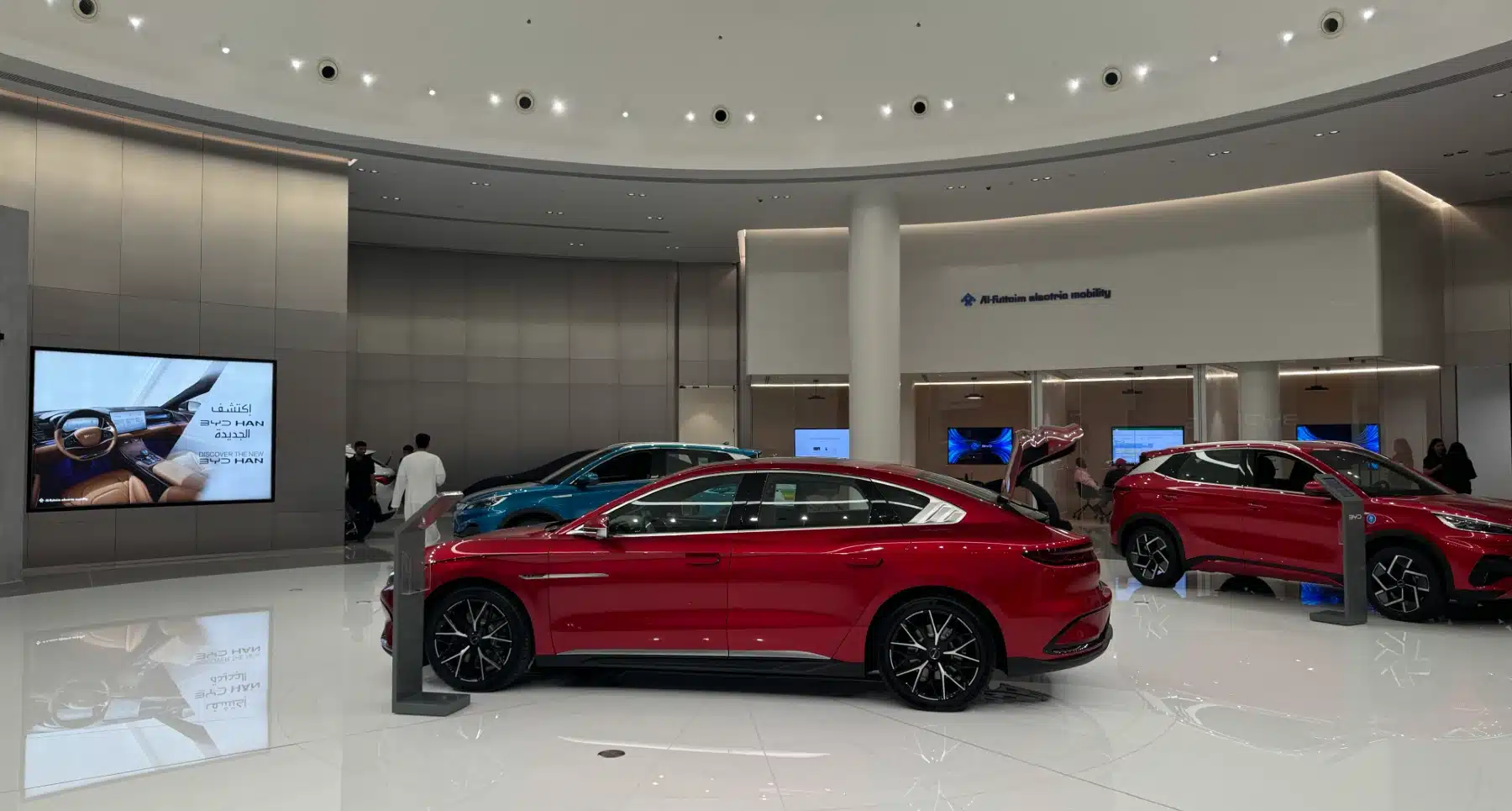 دراسة تؤكد تحسن انطباعات الناس عن السيارات الكهربائية في دولة الإمارات