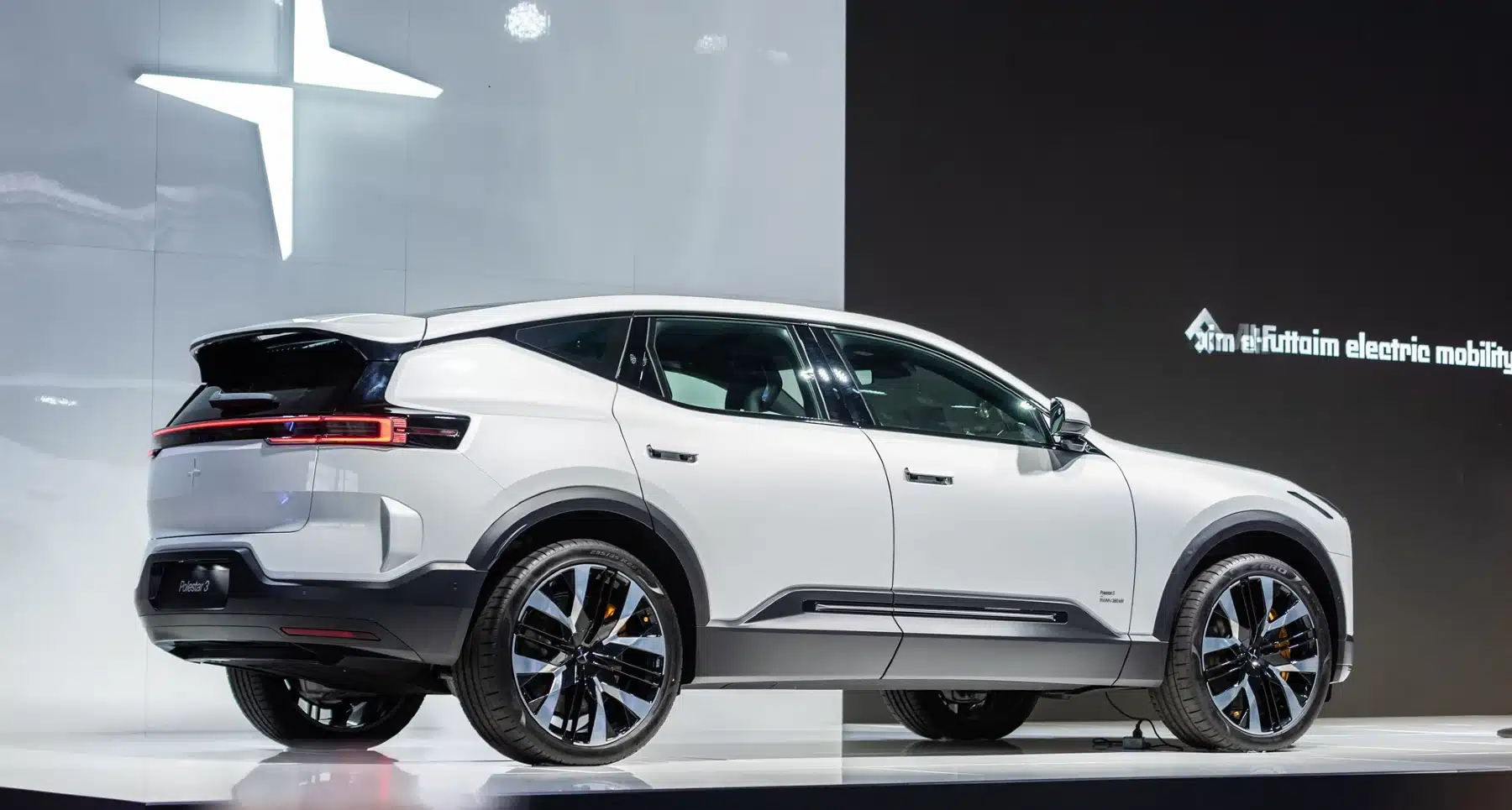 إطلاق بولستار 3 في الإمارات العربية المتحدة
