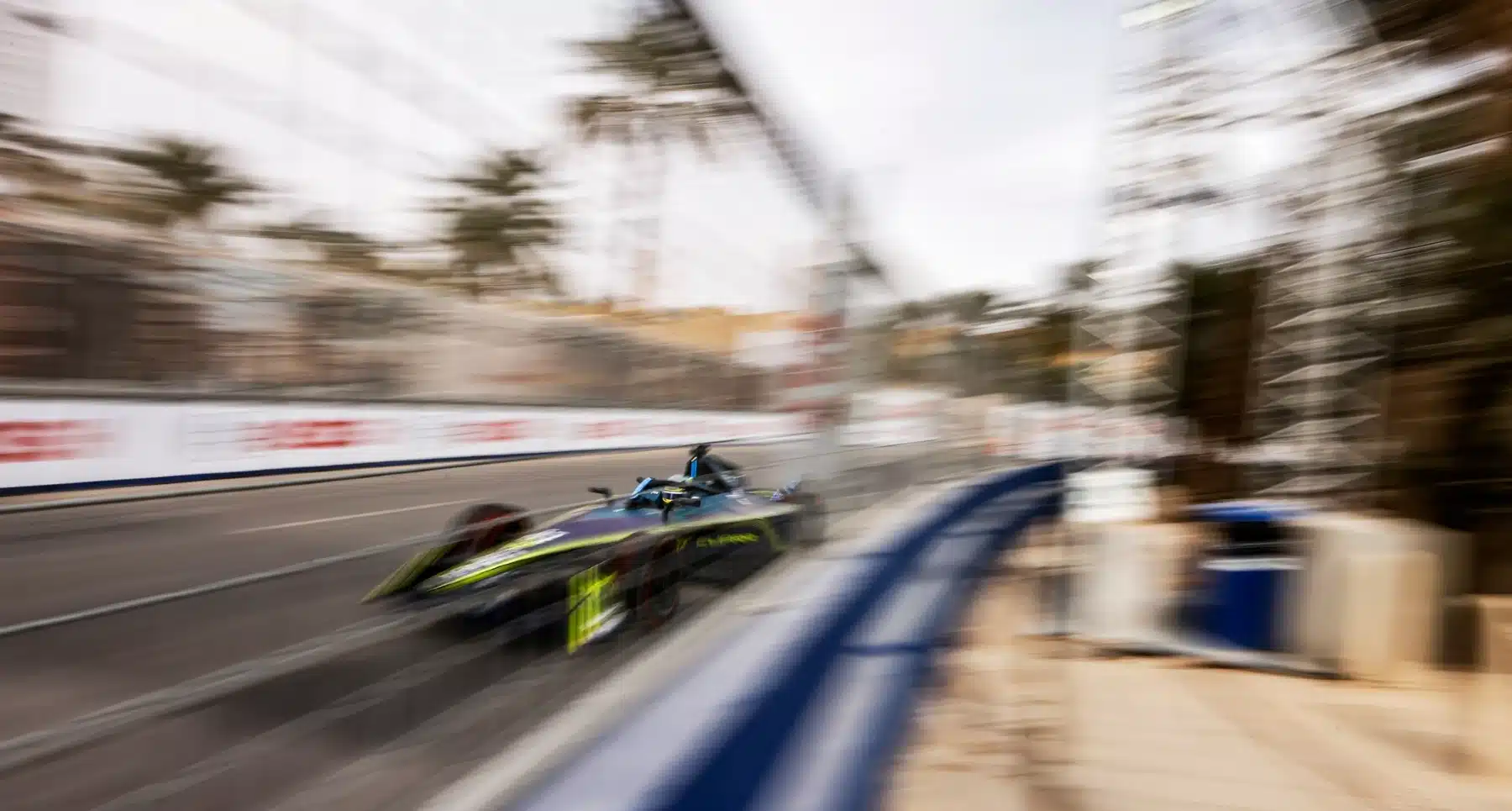 رياضات السيارات الكهربائية: سباق نحو المستقبل