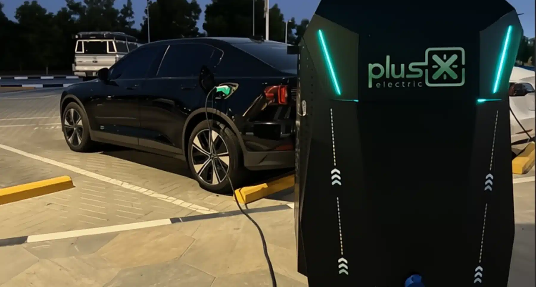 “بلاس إكس إلكتريك” توفر وحدات شحن السيارات الكهربائية المتنقلة في الإمارات